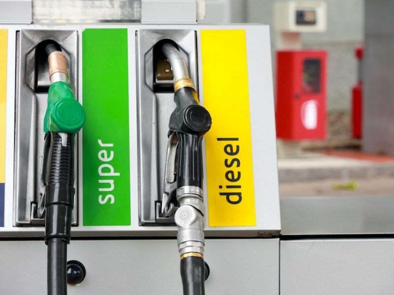 Benzina e gasolio: diminuiscono i consumi, ma aumenta la spesa