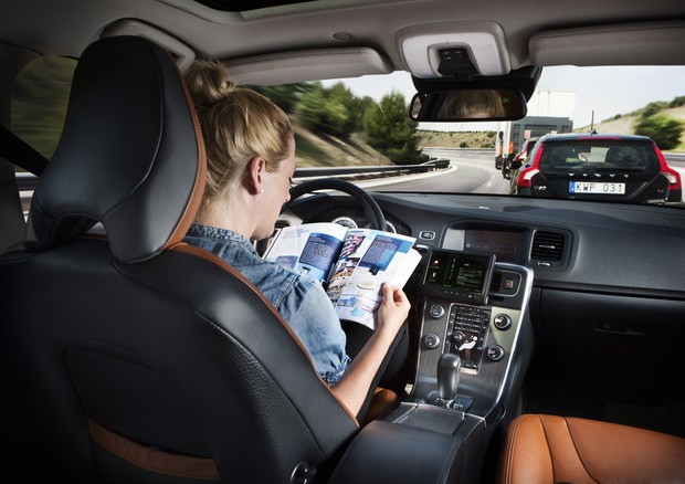 Guida autonoma: secondo l'ABI potrebbe far aumentare gli incidenti