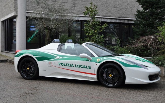 Carrozzeria milanese “riadatta” gratis per i vigili una Ferrari sequestrata alla mafia