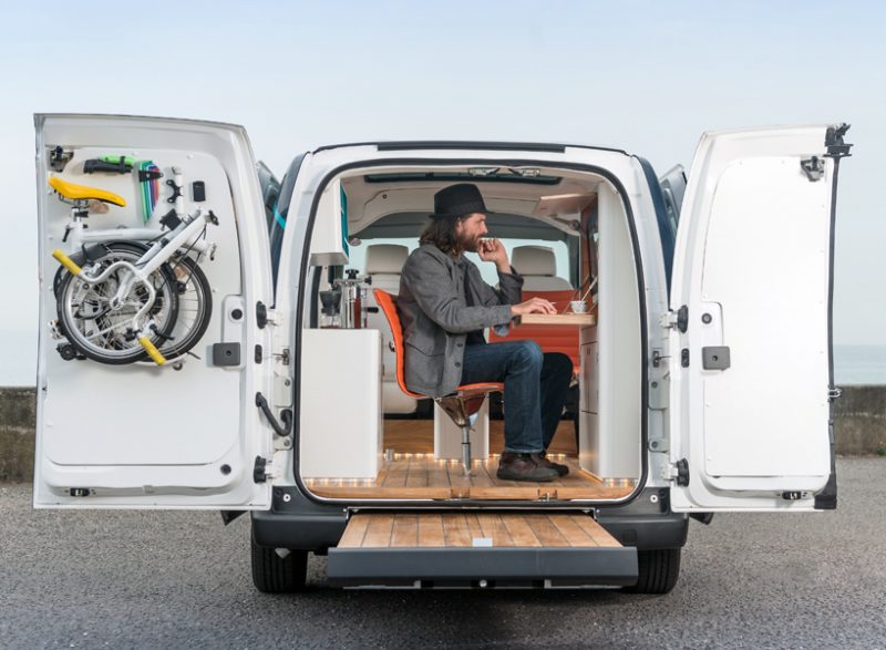 Nissan crea il primo ufficio su ruote