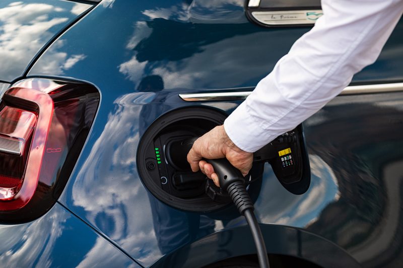 Immatricolazioni auto elettriche e ibride in crescita in tutta Europa