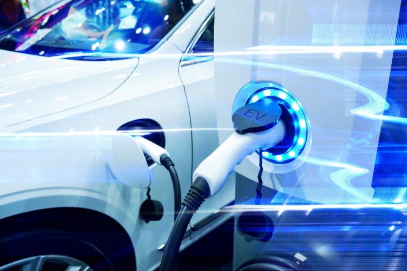 TÜV SÜD testa infrastrutture di ricarica e veicoli elettrici