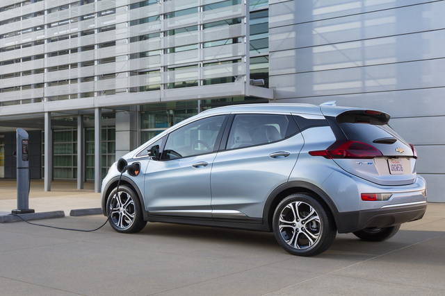 Passaggio all’ elettrico: ACEA mette in guardia sul rischio occupazionale