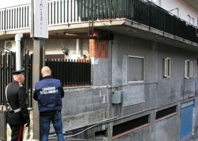 Carrozzeria abusiva sequestrata nel catanese