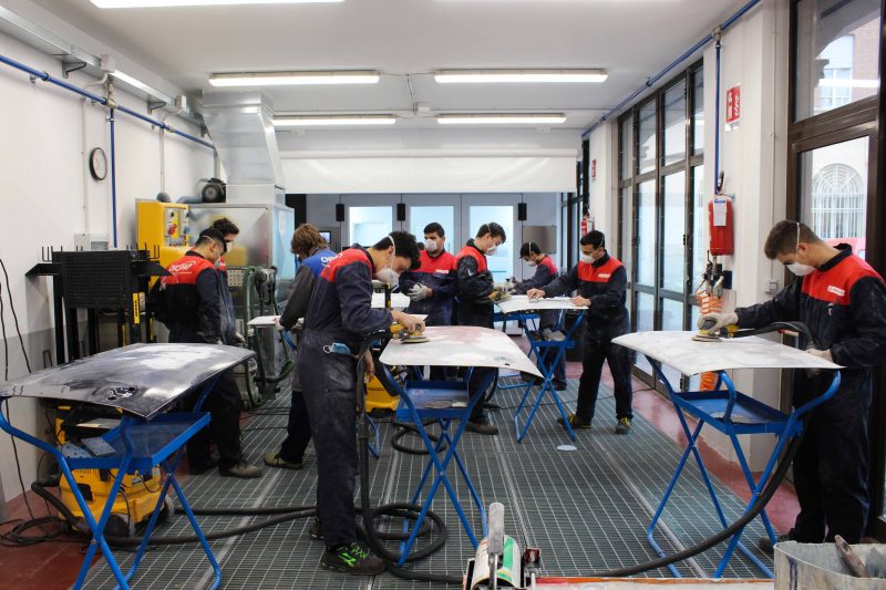 A scuola con Standox: continua la collaborazione con le scuole professionali di carrozzeria